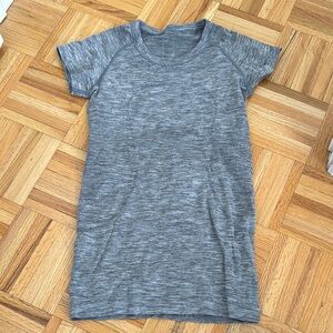 Lululemon Gray Short Sleeve Athletic Shirt